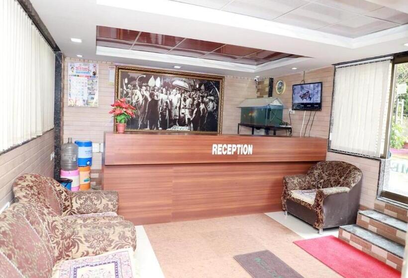 Номер Deluxe, Sitaram Palace Shirdi