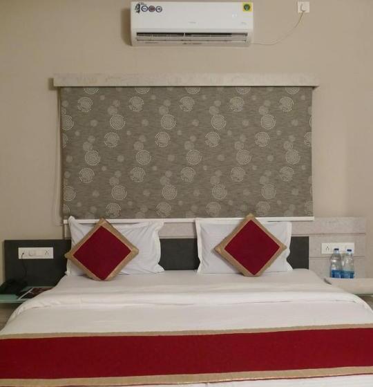 Номер Deluxe Кровать Кинг, Non Ac Richa Hotel Palace Vadodara