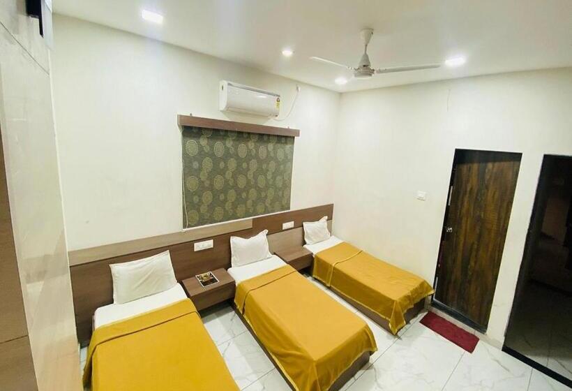 Номер Стандарт Трехместный, Non Ac Richa Hotel Palace Vadodara