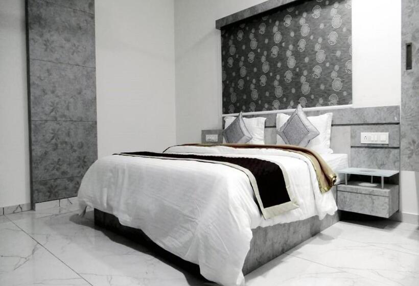 Номер Deluxe Кровать Кинг, Non Ac Richa Hotel Palace Vadodara