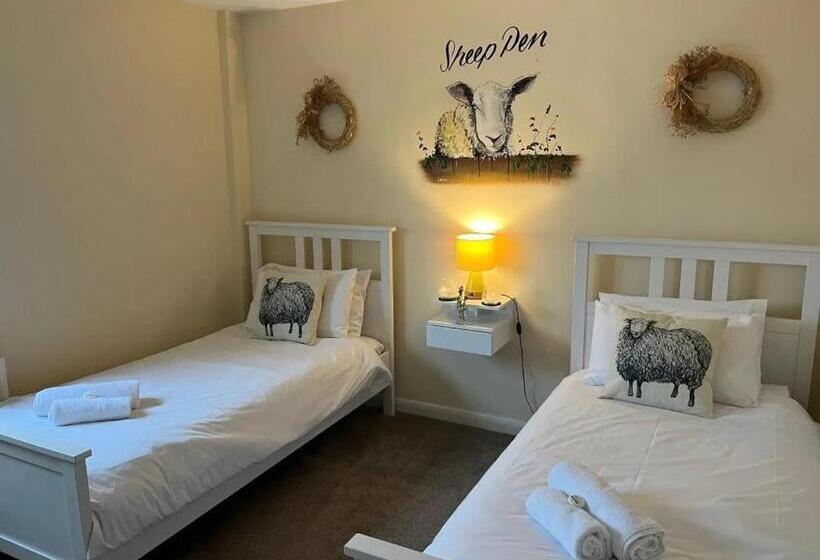 Номер Стандарт, Farmyard Inn