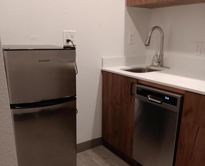 디럭스 스위트, Stateline Stayovers Extended Stay