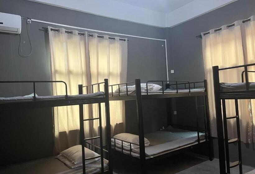 Кровать в Общей Комнате, Gar S Homestay