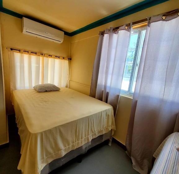 اتاق استاندارد, Caribbean Inn