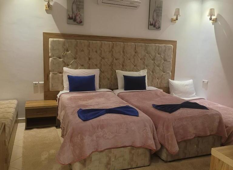 Номер Стандарт Трехместный, Hôtel Badraoui