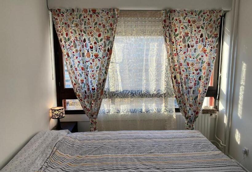 Номер Стандарт Совместная Ванная, Chambre à Côté Du Stade Arena La Défense Paris