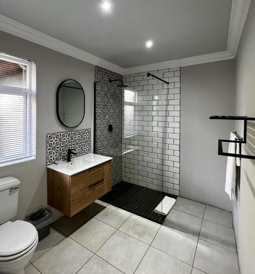 Люкс Deluxe Кровать Кинг, Ferns Country Lodge