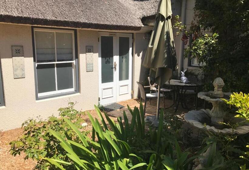 اتاق استاندارد چهارنفره با چشم‌انداز باغ, In The Vine Country Manor Guesthouse