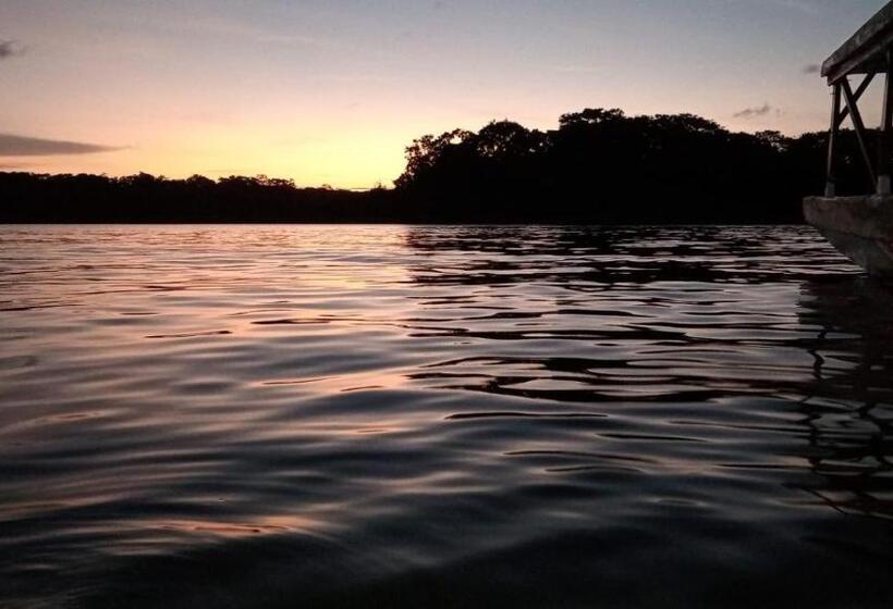חדר משפחתי, Backpakers Tortuguero Princesa Del Río