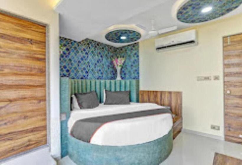 Номер Deluxe, Shree Pashupati Royal Vadodara