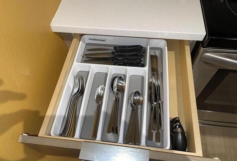 带1个卧室的公寓, Full Kitchen Youtubetv Smart Locksking Bedtop Fl