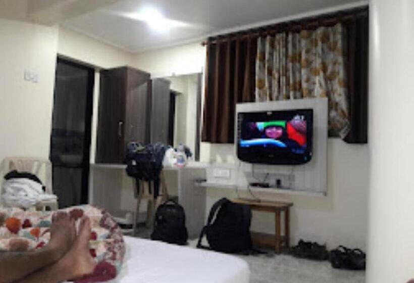 Номер Deluxe Кровать Кинг, Dwarkamai, Dhule