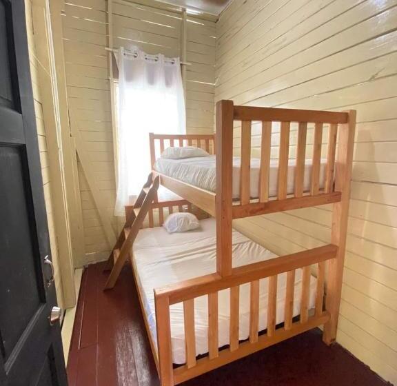 غرفة قياسية ثلاثية, Hostal Caribbean Beach