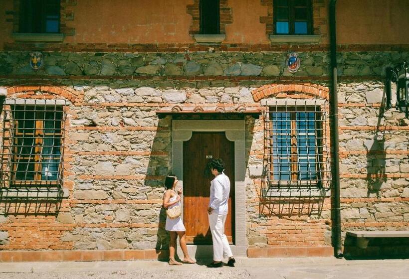 Апартаменты 1 Спальня, Farmhouse With Swimming Pool Surrounded By Greenery In San Donato Fronzano, Apartments With Air Cond