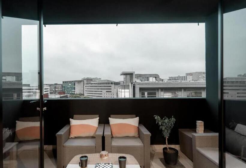 استودیو استاندارد با بالکن, Sandton Studio Luxury, Comfort & Unique Stay