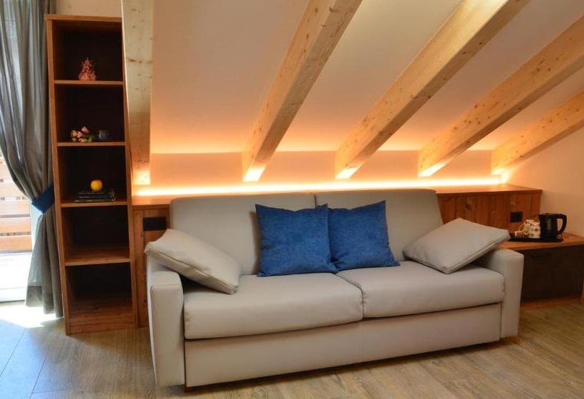 带阳台标准四人间, Aria Alpina Guest House Affittacamere