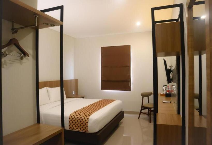 Номер Deluxe, Front One Hotel Gombong