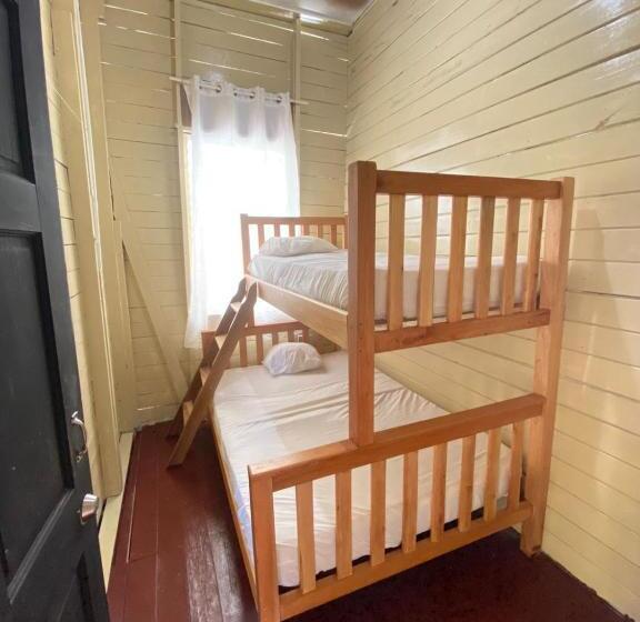 غرفة قياسية ثلاثية, Hostal Caribbean Beach