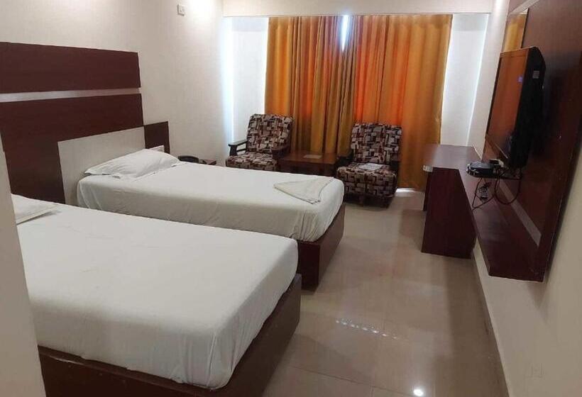 Номер Стандарт Трехместный, Fabhotel Golden Way
