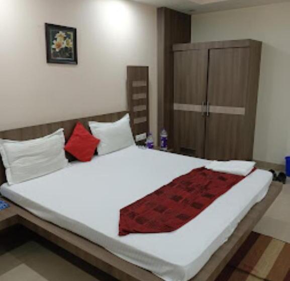 Номер Deluxe, Saraswati Inn,aurangabad
