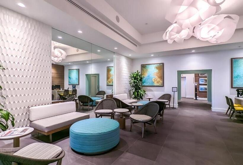 דירת חדר נוף לים, Ocean Front Spectacular Condo