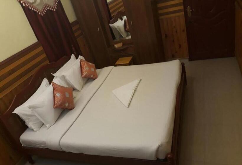 Номер Стандарт с Балконом, Yogi Residency Kodai