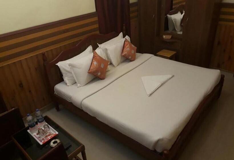 Номер Стандарт с Балконом, Yogi Residency Kodai