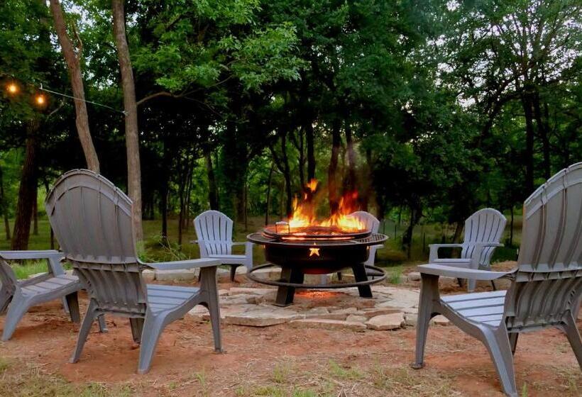 Вилла Deluxe 1 Спальня, Waterfront Haven   Sleeps 19   Home Cinema   Dock   Weatherford Tx