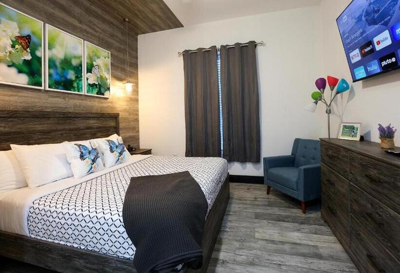 Вилла Deluxe 1 Спальня, Waterfront Haven   Sleeps 19   Home Cinema   Dock   Weatherford Tx