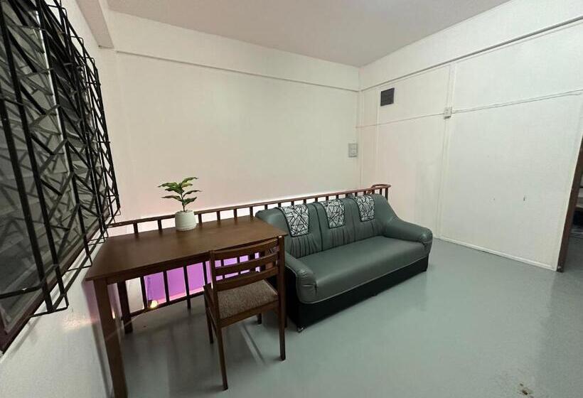 اتاق استاندارد با سرویس بهداشتی مشترک, Madam Guesthouse