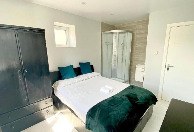 חדר סטנדרט חדר אמבטיה משותף, Rydal Water Rooms By Dc London Rooms