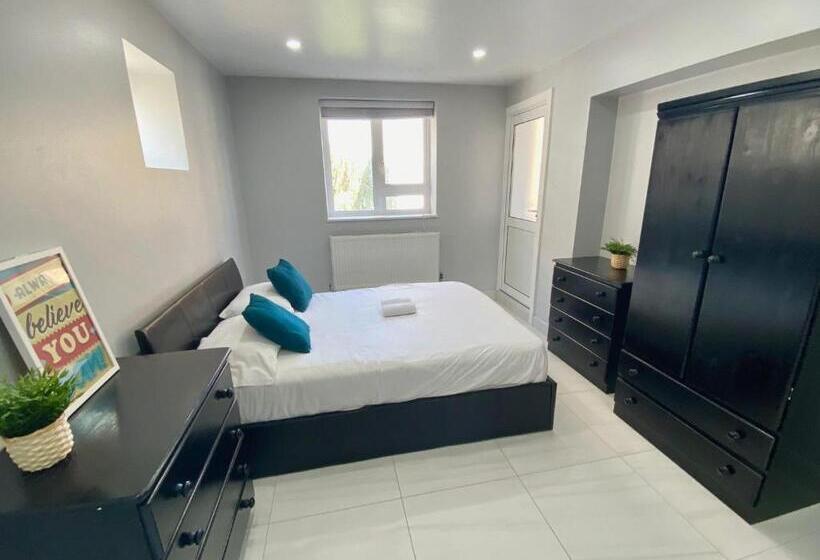 חדר סטנדרט חדר אמבטיה משותף, Rydal Water Rooms By Dc London Rooms