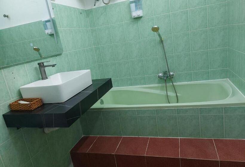 اتاق لوکس, Saigon Rooftops Hostel