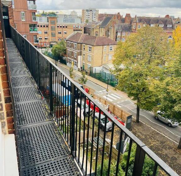 Номер Стандарт с Балконом, Elegant Downtown Escape