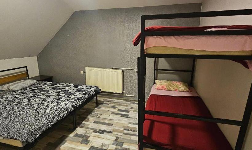 اتاق چهار تخته با دستشویی مشترک, Kiev