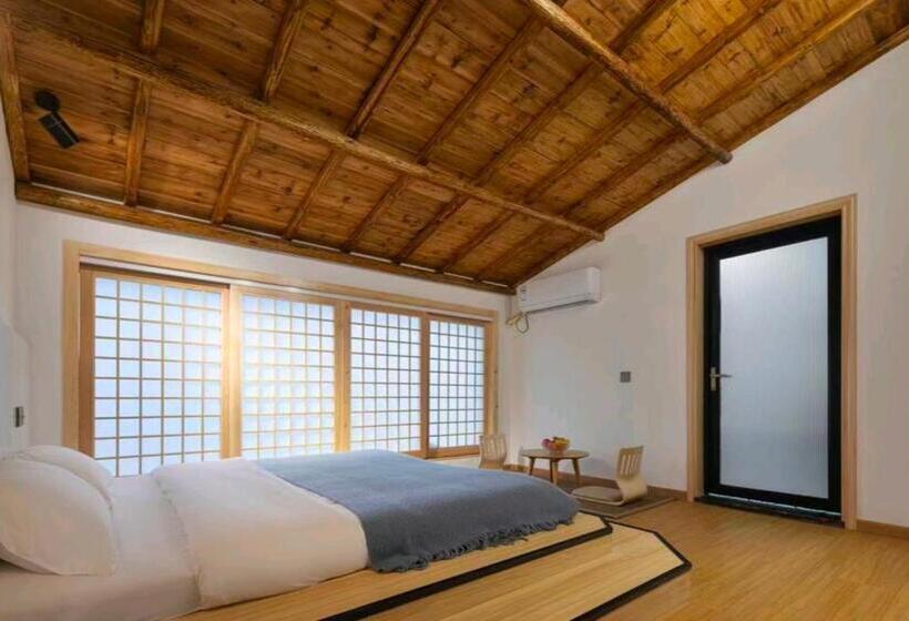 Номер Стандарт, Geometric  Home White Space B&b