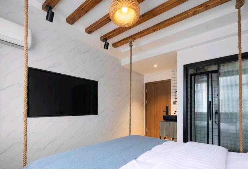 Номер Стандарт, Geometric  Home White Space B&b
