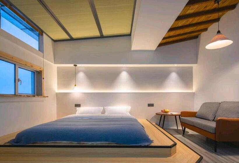 Номер Superior, Geometric  Home White Space B&b