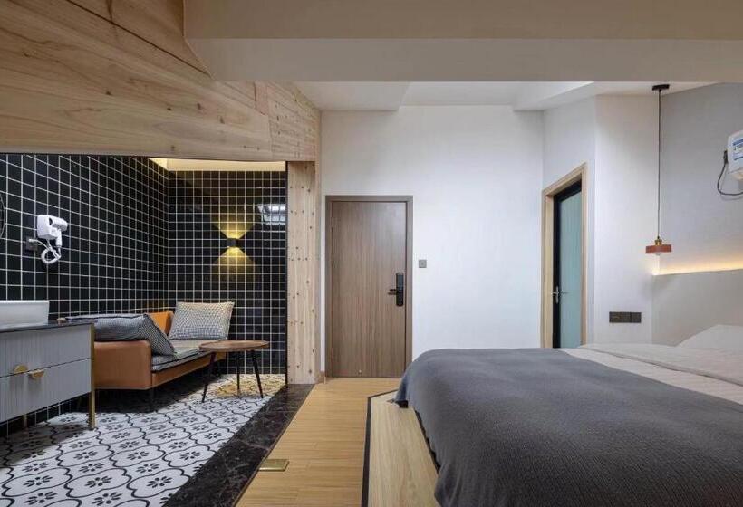 Номер Superior, Geometric  Home White Space B&b