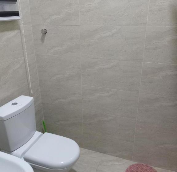 اتاق لوکس با بالکن, Od V!ck S Classic, Wuse 2 Extension, Upscale Jahi District Wifi,24hr Power,security, Dstv
