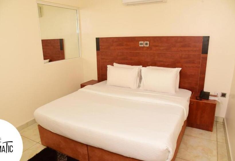 سوئیت با بالکن, Royale Pruriel Hotels