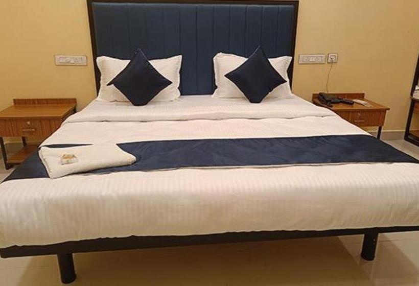 Номер Deluxe, Fabhotel Mint Park   Nr Nmims College