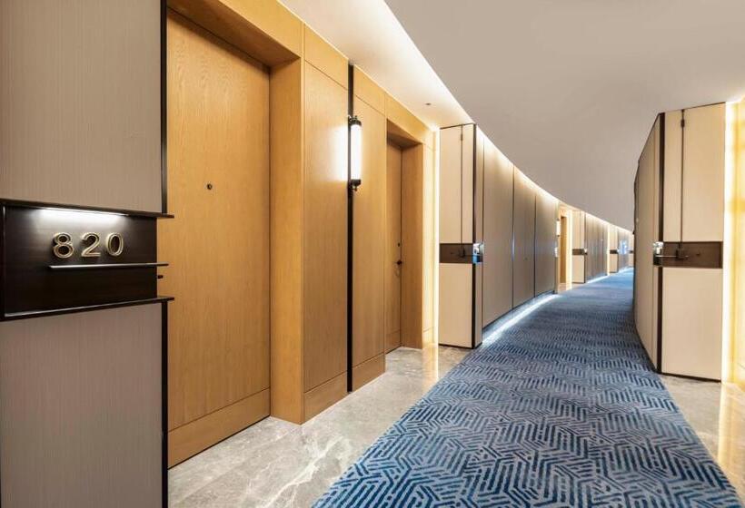 Номер Deluxe, Sheraton Pujiang