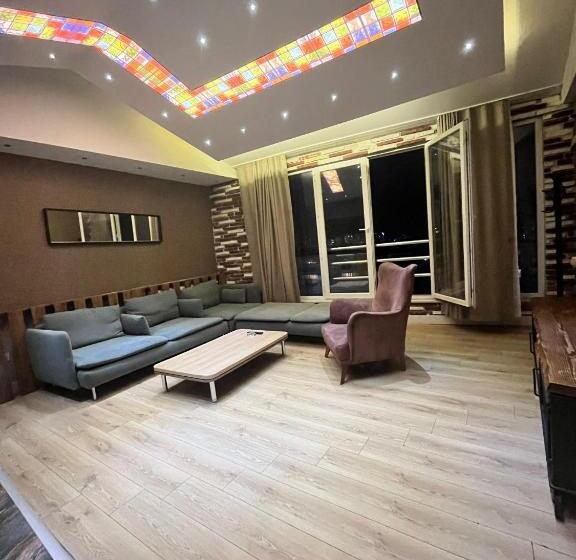 Люкс 3 Спальни, The Sisli Luxury Corner Suit