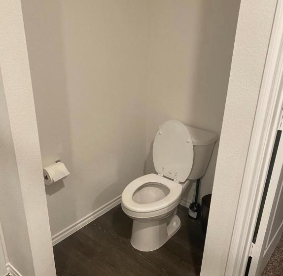Стандартный Номер Кровать Кинг, Cozy Room In A Quiet House For Professionals / Business Travel