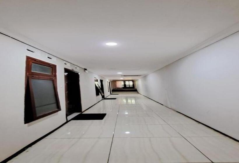 Номер Deluxe, Guest House Nusa Indah Batu Malang