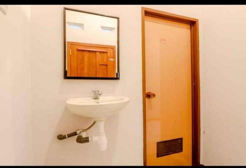 Номер Deluxe, Guest House Nusa Indah Batu Malang