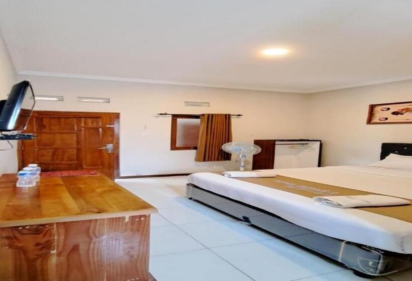 Номер Deluxe, Guest House Nusa Indah Batu Malang
