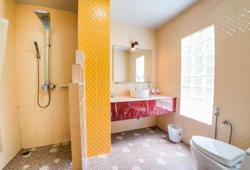 Номер Deluxe, Happy Garden Resort Betong