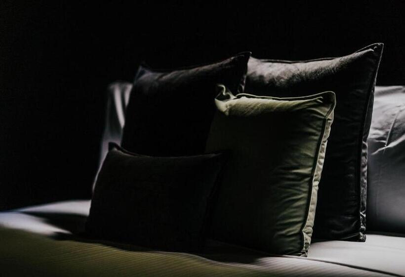 غرفة قياسية سرير كينج, The Amalfi Minimalist Room L